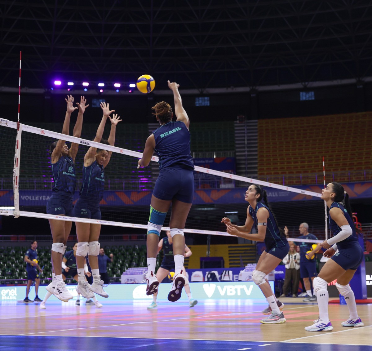 Brasil x Holanda na Liga das Nações Feminina de vôlei: onde assistir e horário