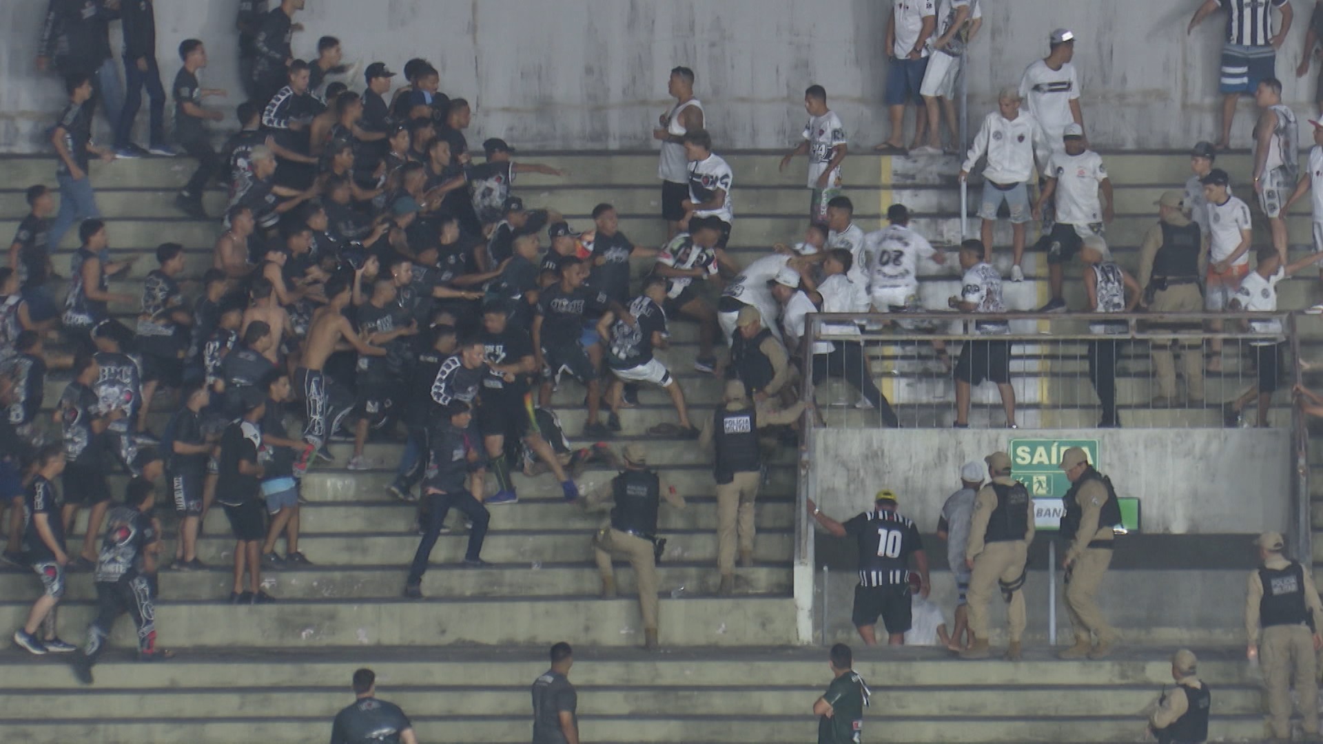 Organizadas do Botafogo-PB são suspensas após conflitos no Estádio Almeidão, em João Pessoa