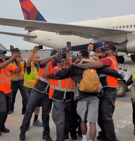 Cabo Verde desembarca para a disputa da primeira Copa com direito a festa no aeroporto; vídeo