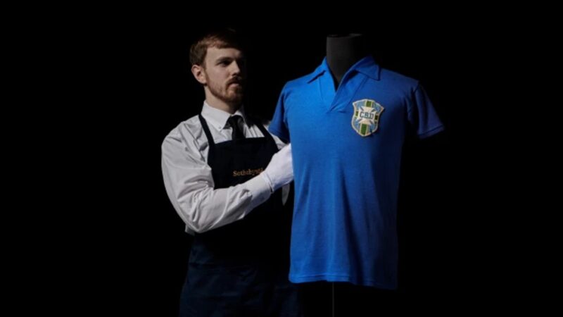 Camisa de Pelé na final da Copa de 1958 salvou museu em Alagoas e vai a leilão por R$ 30 milhões