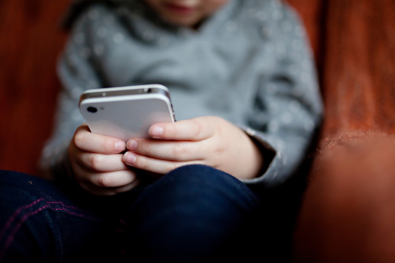 Governo investiga se sites pornôs impedem acesso de menores de idade