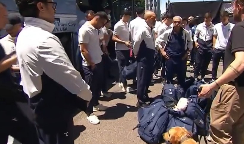 Cão farejador e detector de metais: seleção do Uzbequistão passa por revista rigorosa antes de amistoso