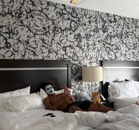 Namorada posta foto de Lamine Yamal de máscara facial na cama e garante: “Chega perfeito à Copa”