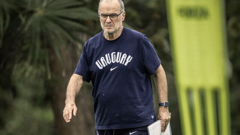 Sem Arrascaeta, Bielsa esboça time titular do Uruguai para estreia na Copa; veja possível escalação