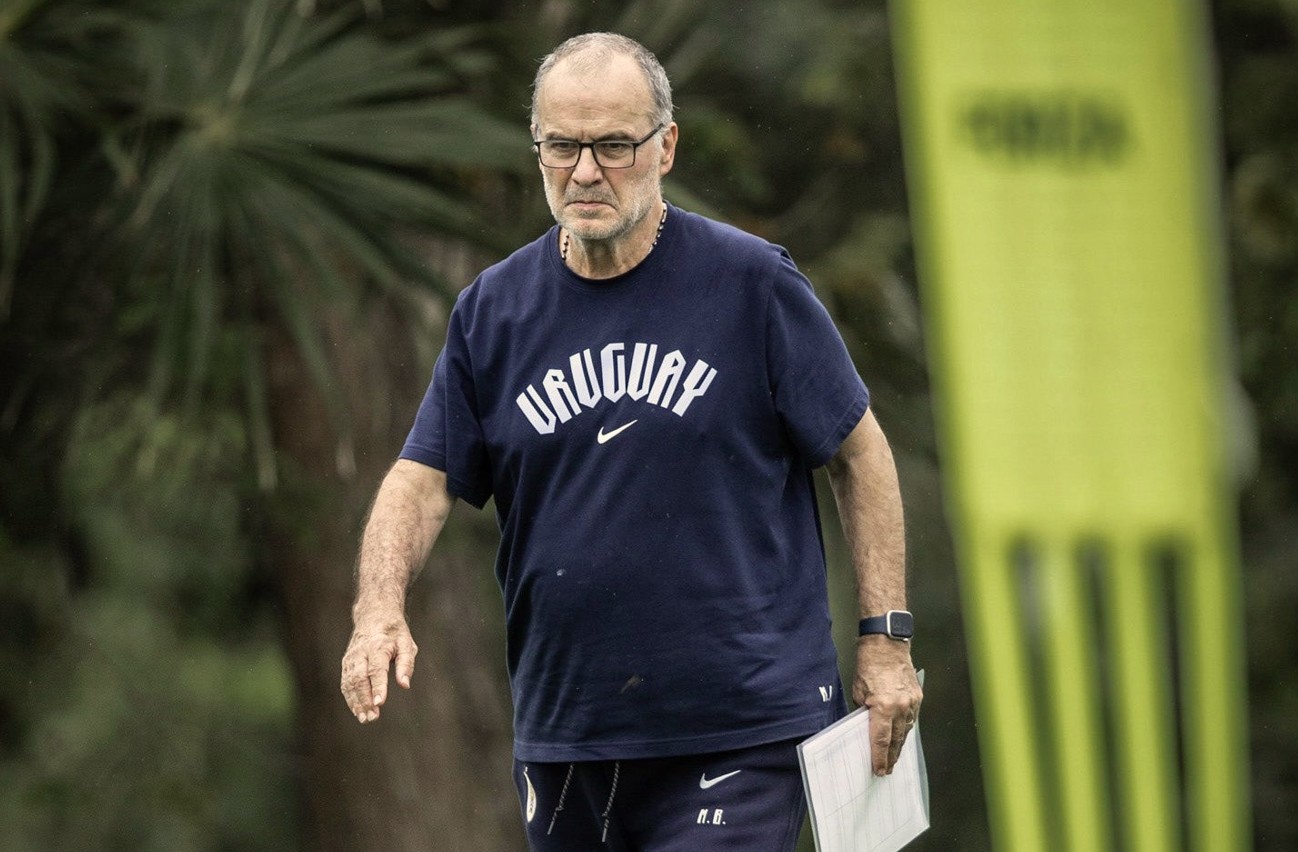 Sem Arrascaeta, Bielsa esboça time titular do Uruguai para estreia na Copa; veja possível escalação