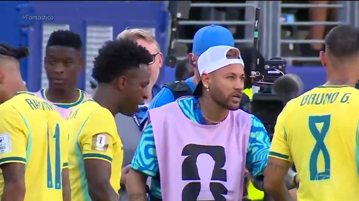 Do banco, Neymar atuou como ‘conselheiro’ da seleção dando instruções durante partida; veja o que revelou leitura labial
