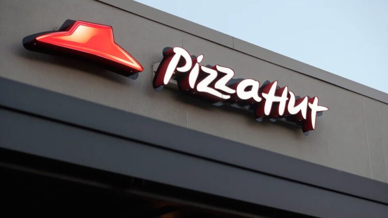 Pizza Hut será vendida por US$ 2,7 bilhões após anos de queda nas vendas e fechamento de lojas