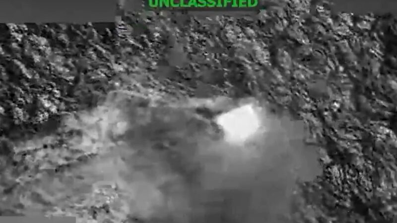 Militares dos EUA bombardeiam novamente embarcação no Pacífico sob acusação de tráfico de drogas; dois tripulantes sobrevivem