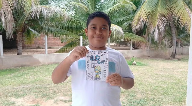 Menino de 11 anos desenha o próprio álbum da Copa do Mundo 2026 no Sertão da Paraíba