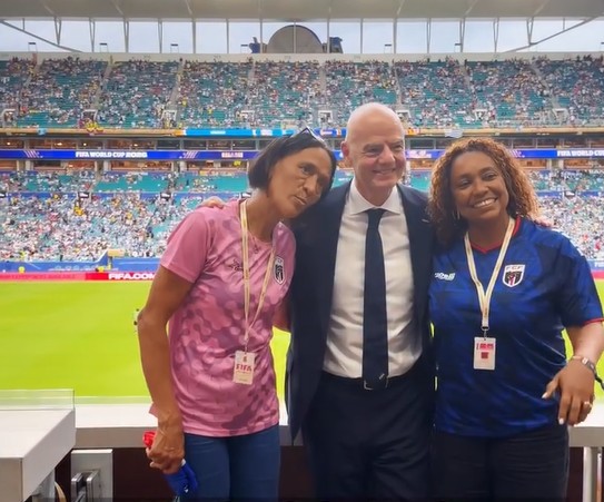 Presidente da Fifa encontra mãe de Vozinha em jogo de Cabo Verde na Copa: “Momento emocionante”