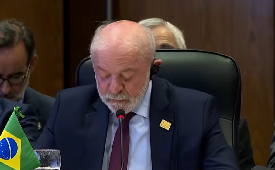 No Mercosul, Lula diz que vai disputar reeleição para ‘garantir’ democracia no Brasil