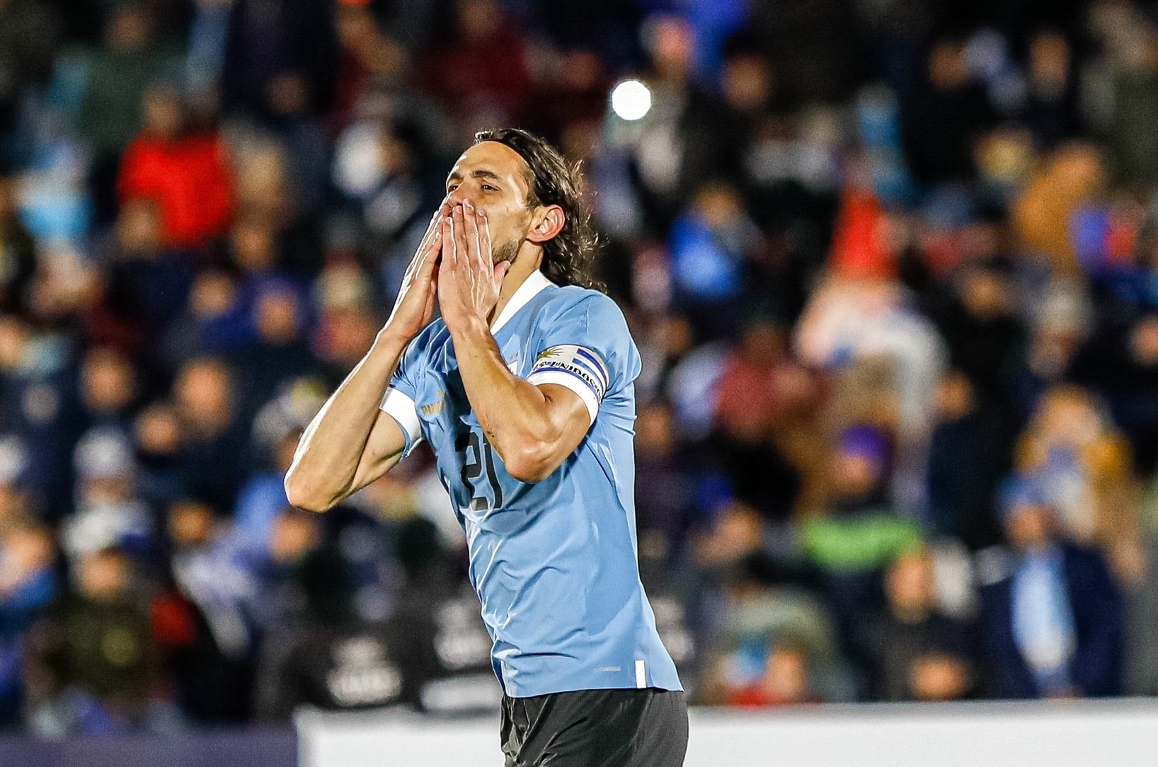 Fora da Copa do Mundo, Cavani rescinde com o Boca Juniors, diz jornal