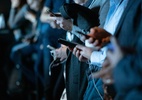 Smartphones podem ser responsáveis por queda da taxa de natalidade, apontam estudos