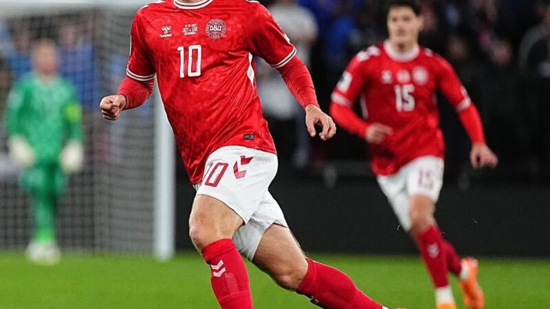 Dinamarquês Christian Eriksen desmaia em partida contra a Ucrânia; jogador já precisou ser reanimado durante jogo em 2021