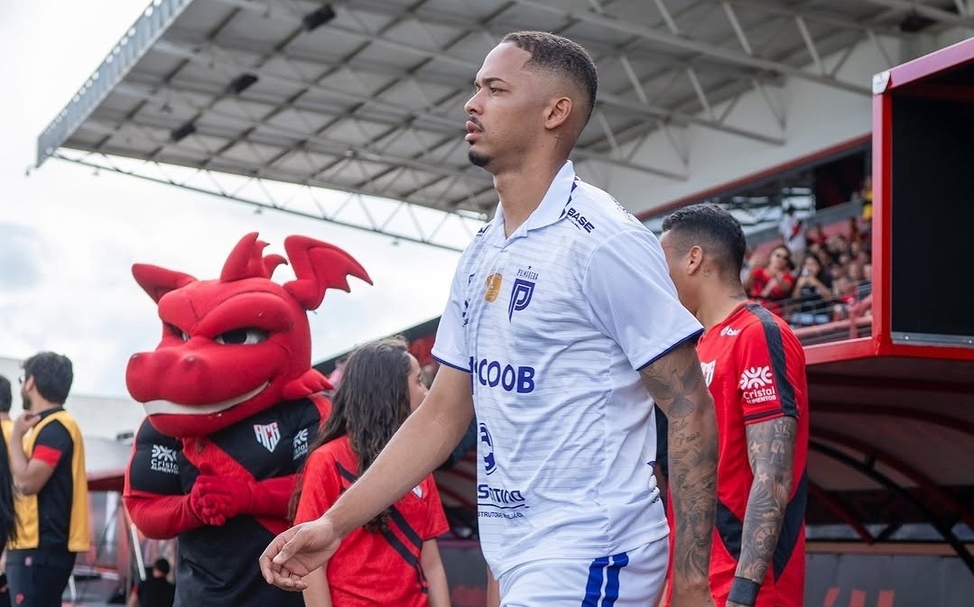 Vila Nova contrata zagueiro Breno e atacante Caíque Jesus