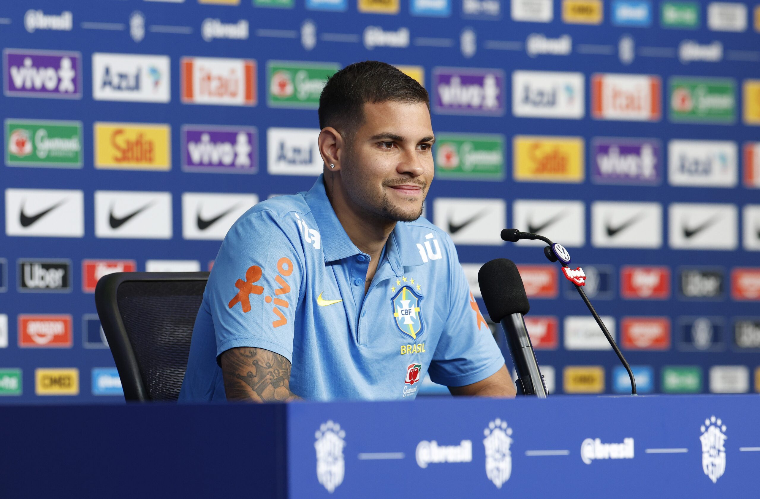 Bruno Guimarães posta mensagem à torcida antes da estreia na Copa: “Vamos com tudo”