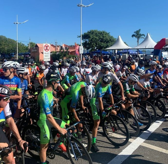 Florianópolis recebe cerca de 400 ciclistas para a Subida do Morro da Cruz