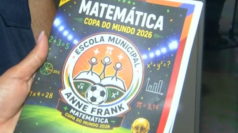 Em clima de Copa, professor cria álbum de figurinhas para engajar alunos e facilitar o ensino; VÍDEO