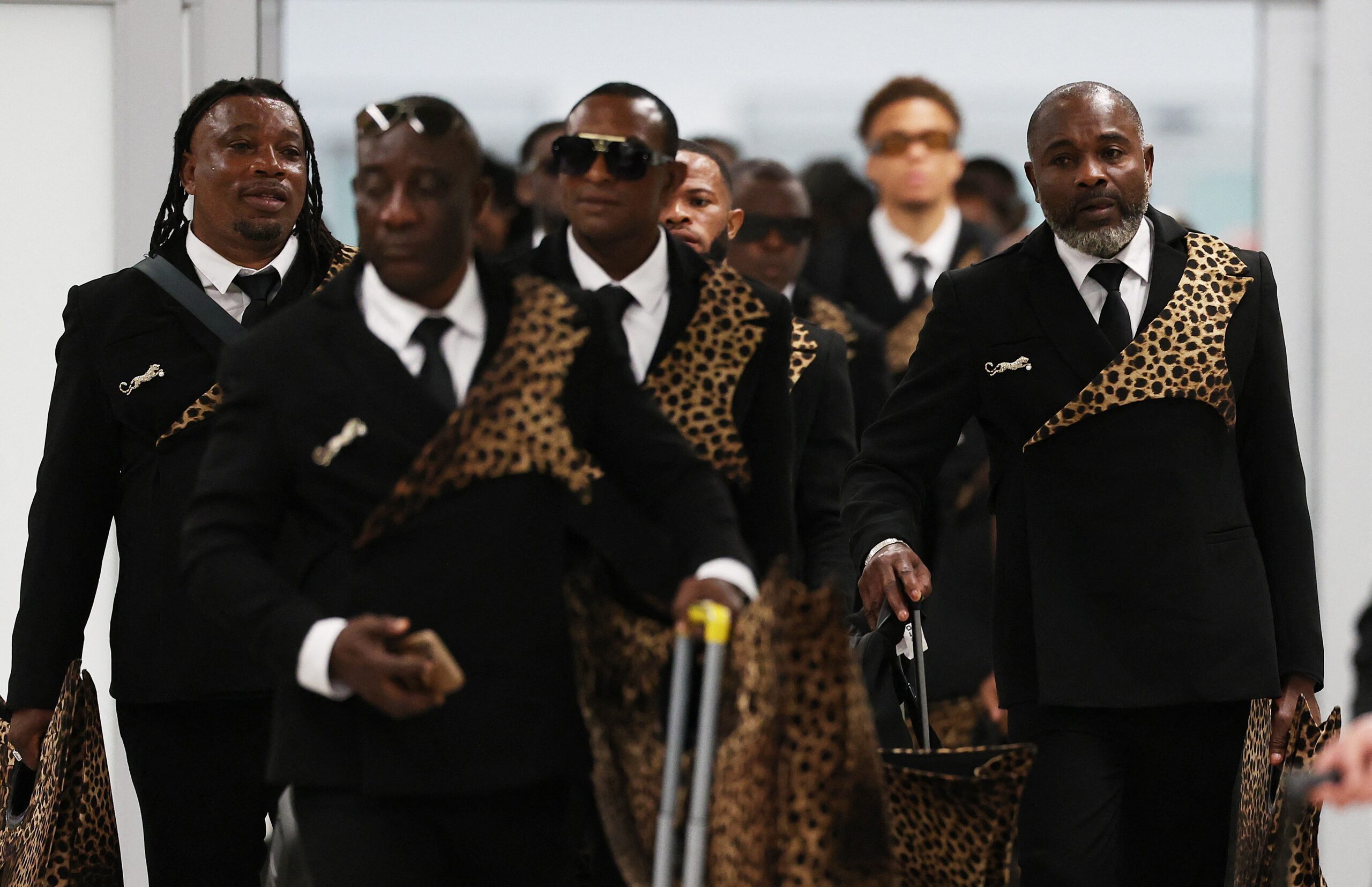 Cheia de estilo: delegação do Congo desembarca nos EUA para a Copa do Mundo