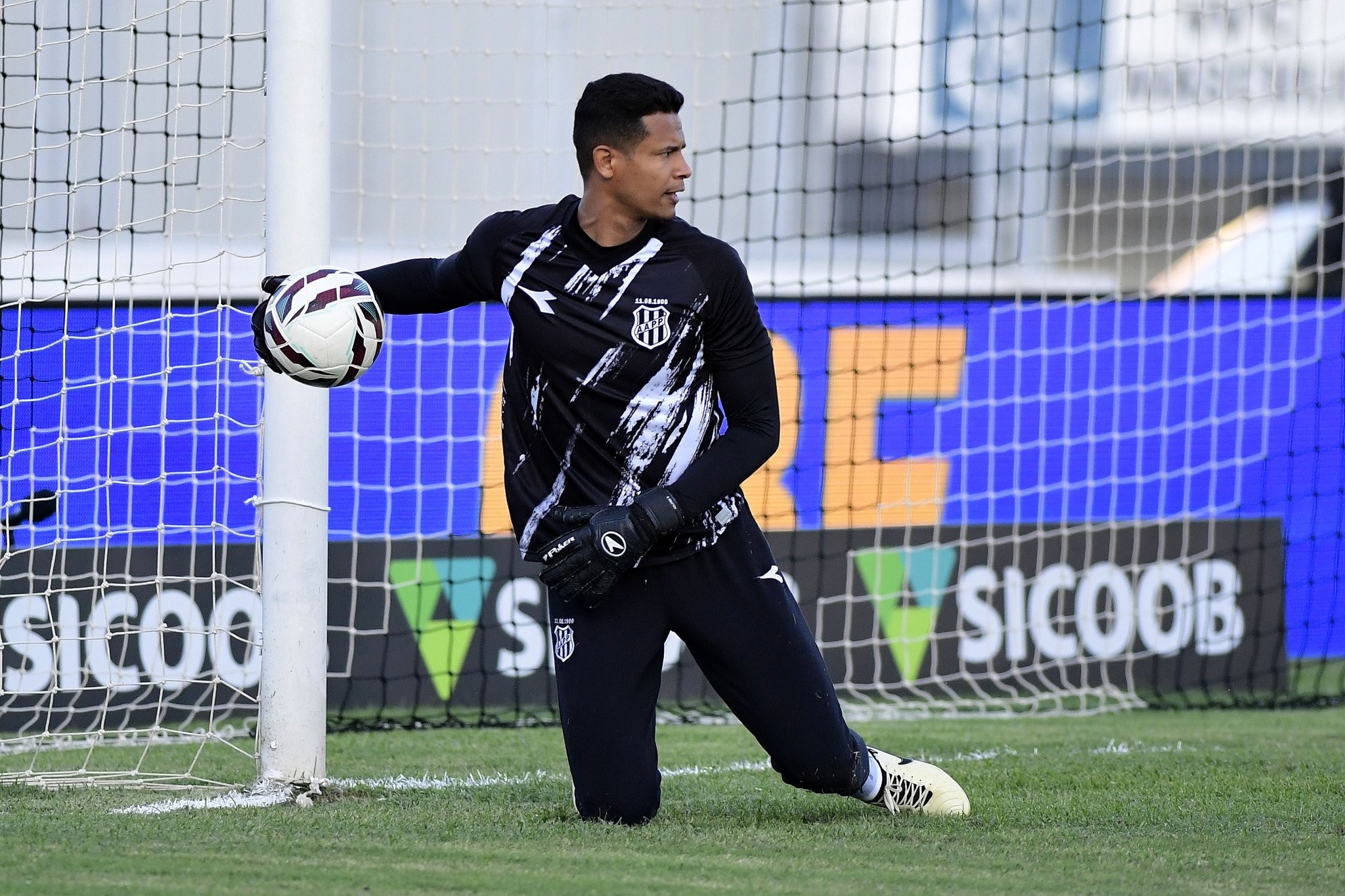 Atuação da Ponte: Diogo Silva pega pênalti, mas não evita nova derrota