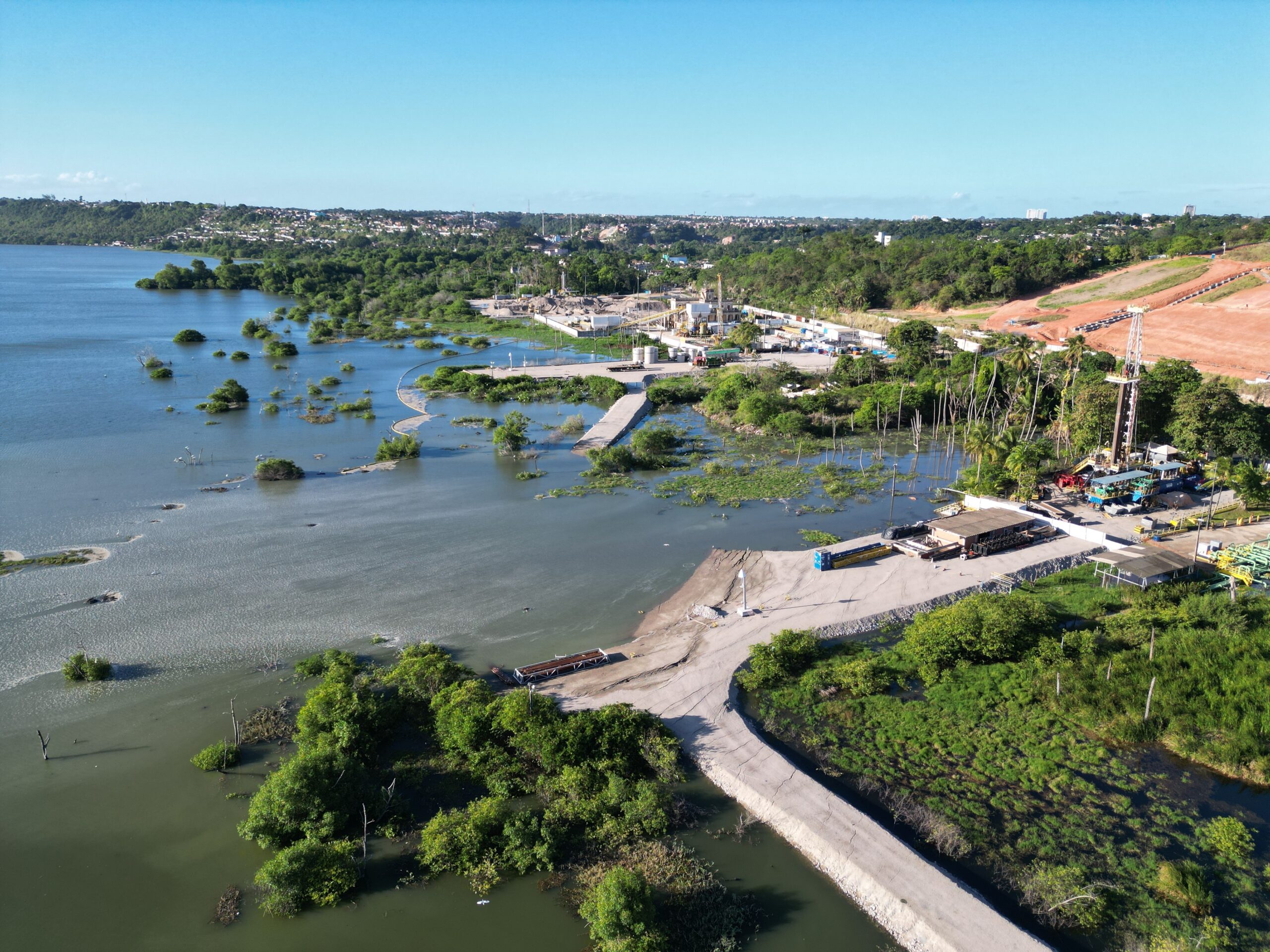 Ações da Braskem despencam com impasse com credores e novos riscos judiciais em Alagoas