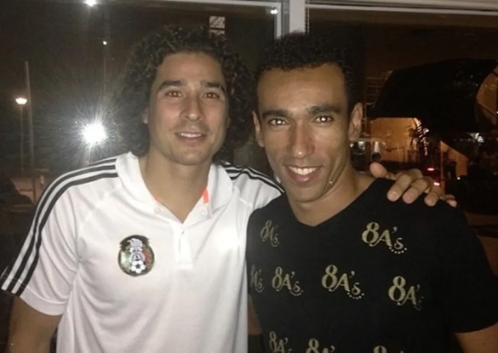 Copa do Mundo: ex-atacante e parça de Ochoa posta TBT antes de estreia do México: “Sorte, garoto”