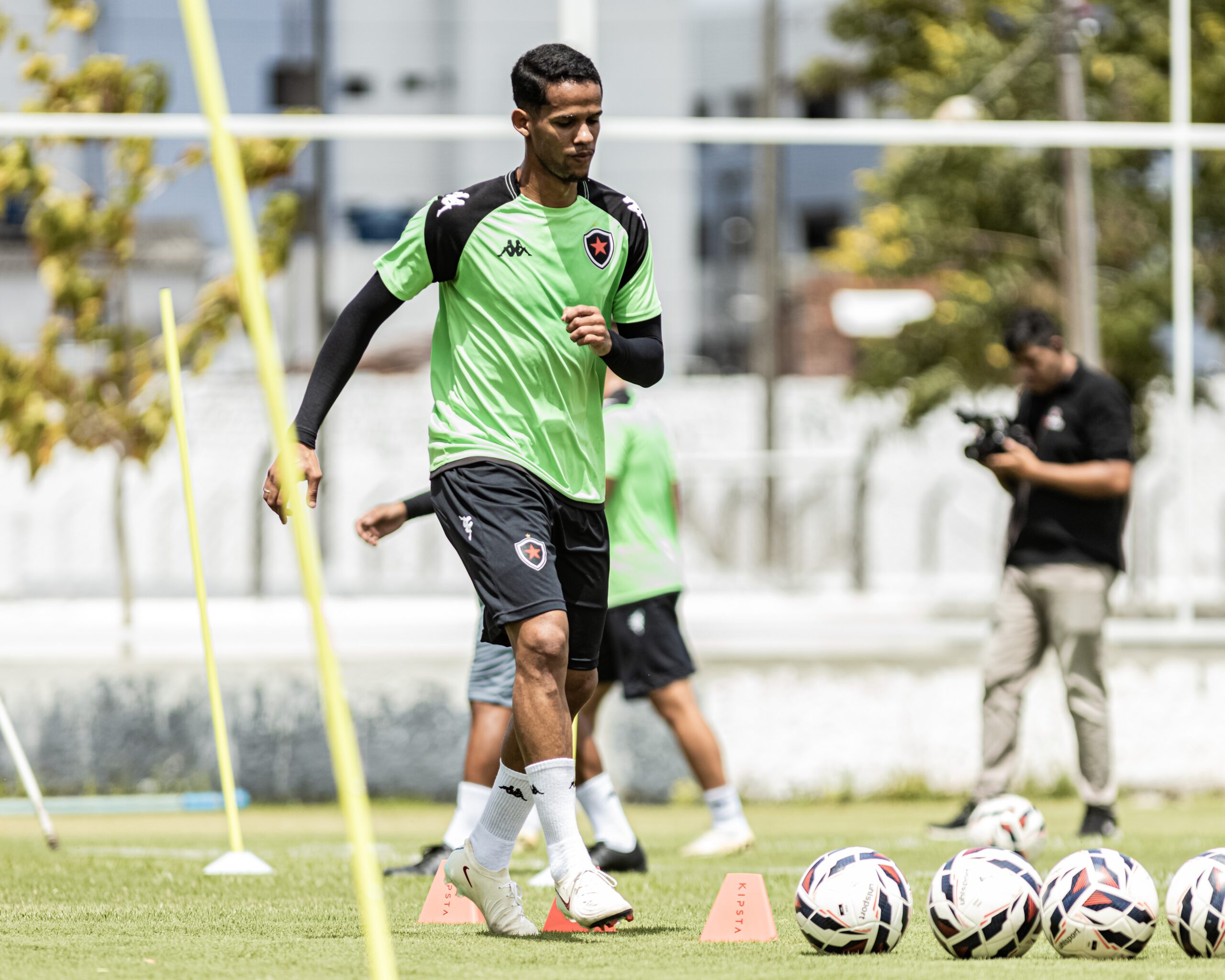 Botafogo-PB volta a treinar e terá retorno de titulares para duelo contra o Brusque pela Série C