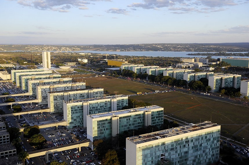 Contas do governo têm déficit de R$ 53 bilhões em maio