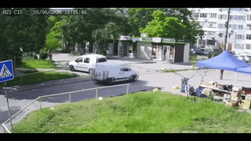 VÍDEO mostra momento exato em que míssil russo atinge cidade na Ucrânia