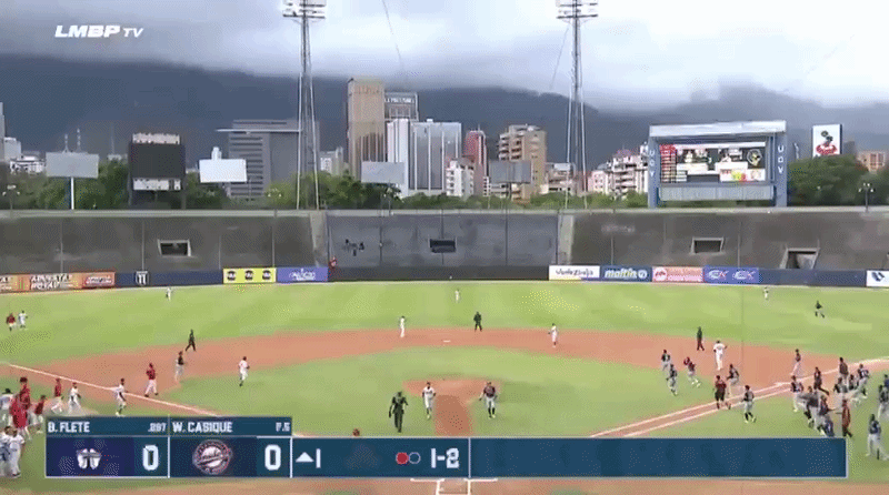 Terremoto interrompe jogo de beisebol na Venezuela e causa correria em estádio; veja