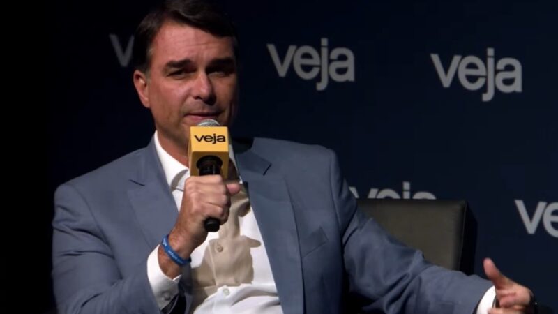 Flávio Bolsonaro confirma Daniella Marques na campanha para cuidar de propostas da área econômica