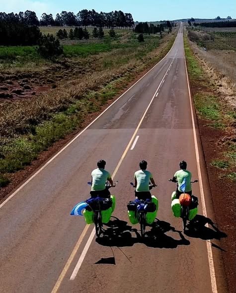 De Gualeguaychú a Kansas: argentinos viajam 17 mil km de bicicleta para ver a seleção na Copa