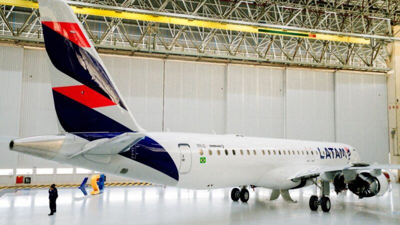 Latam apresenta primeiro jato da Embraer que faz parte de encomenda de US$ 2,1 bilhões