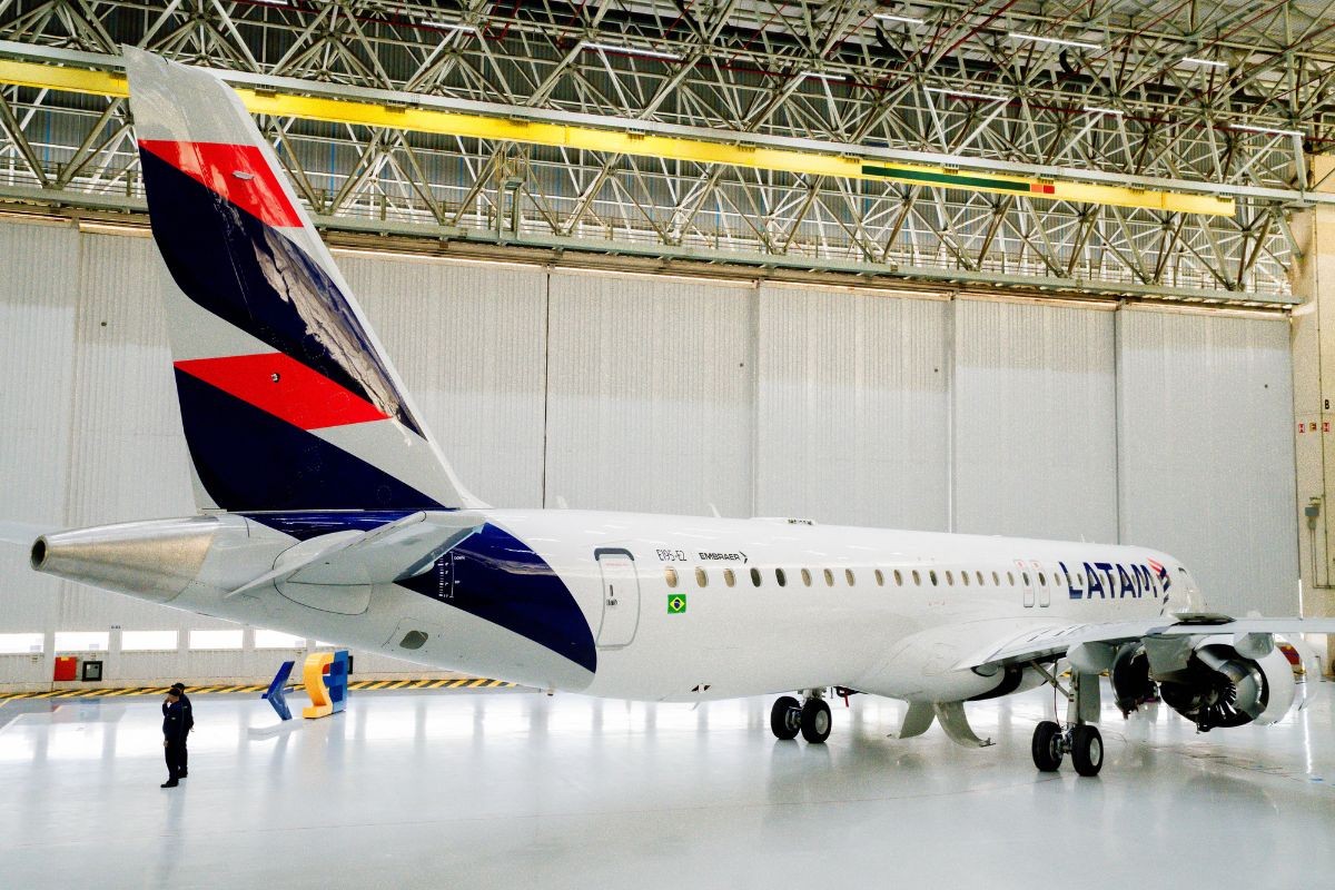 Latam apresenta primeiro jato da Embraer que faz parte de encomenda de US$ 2,1 bilhões
