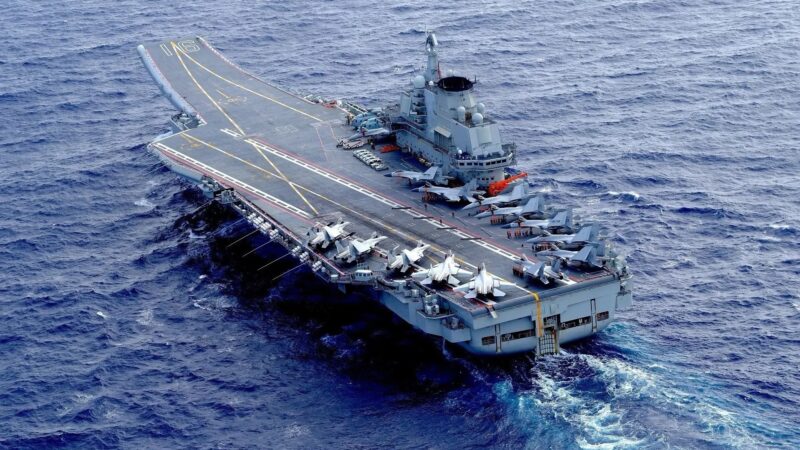 Porta-aviões mais avançado da China atravessa Estreito de Taiwan, diz Taipé