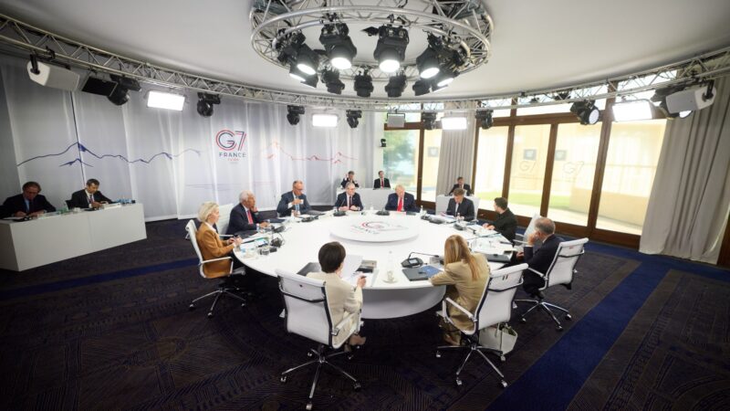 Zelensky afirma que G7 discutiu novas sanções contra Rússia e apoia adesão da Ucrânia à União Europeia