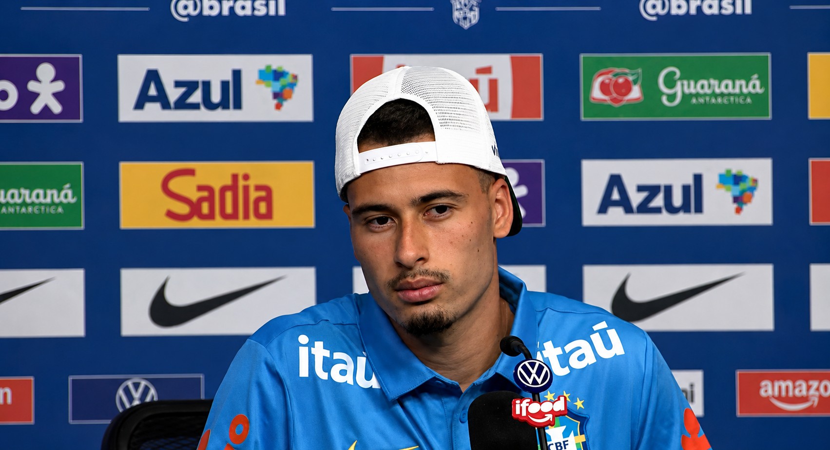 Martinelli diz que prefere jogar na esquerda e compara: “Premier League é mais intensa que a Copa”