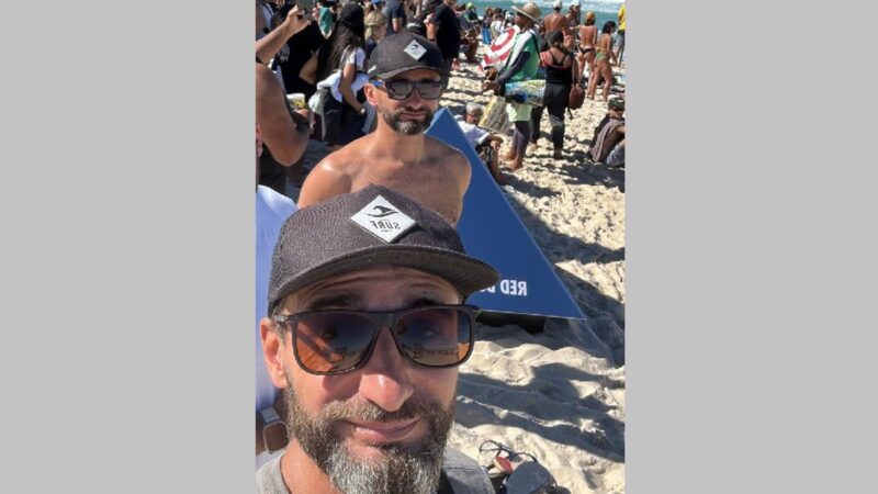 De Florianópolis para Saquarema: irmãos gêmeos cruzam mais de mil quilômetros para acompanhar etapa do Mundial de Surfe