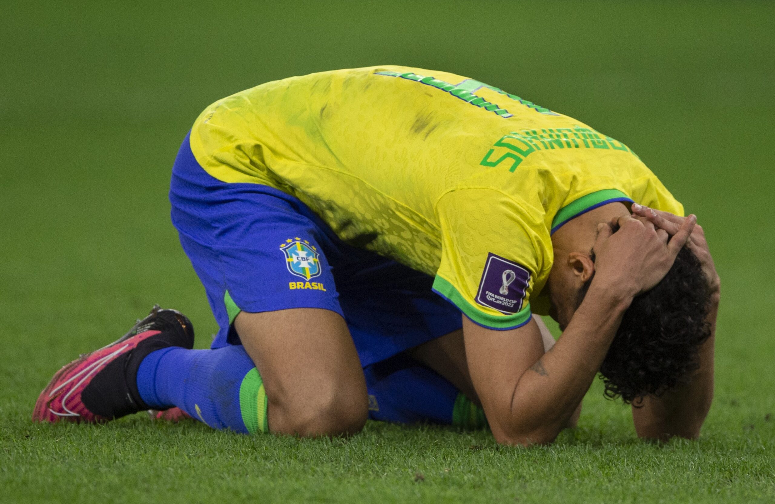 Esposa de Marquinhos revela trauma com Copa de 2022: “Ele nunca mais bateu nenhum pênalti”