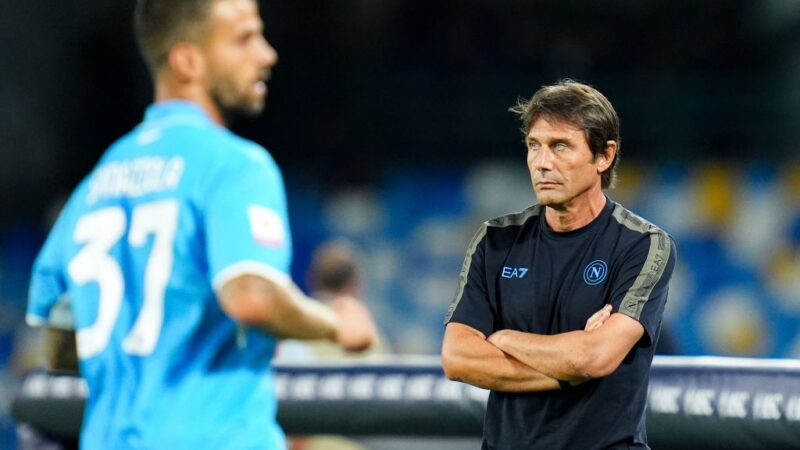 Napoli anuncia saída do técnico Antonio Conte