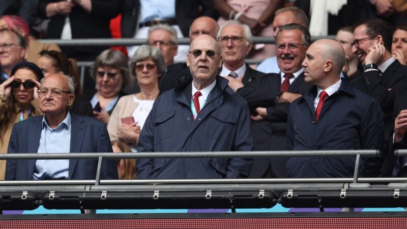 Família Glazer avalia vender o Manchester United por mais de R$ 36 bilhões