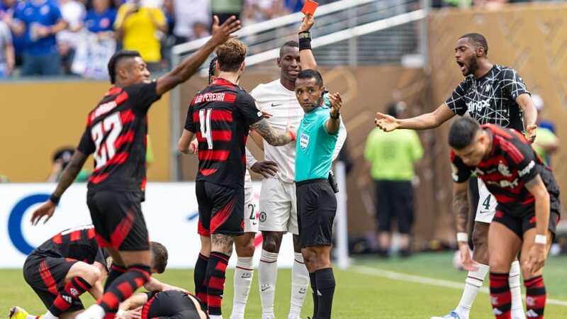 Lembra dele? Atacante do Bayern é expulso em dois minutos e relembra lance contra Flamengo