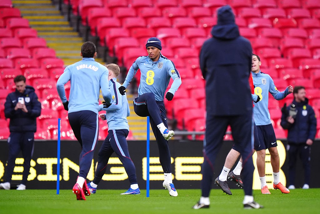 Técnico da Inglaterra diz que Bellingham precisará brigar por vaga no time: “Temos 14 ou 15 titulares”
