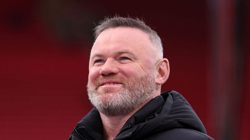 Rooney sugere ida de volante de R$ 800 milhões para a reserva da Inglaterra