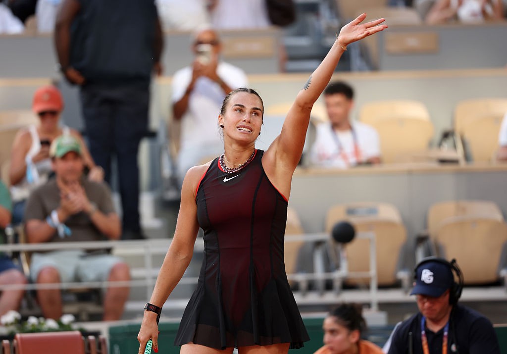 Sabalenka volta às quartas de final em Roland Garros e comemora com “moonwalk”