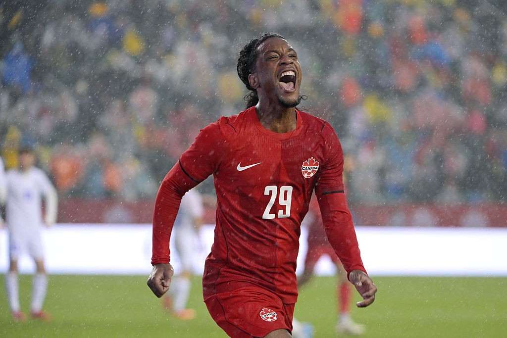 Jogador do Canadá vence câncer raro e chega à Copa do Mundo