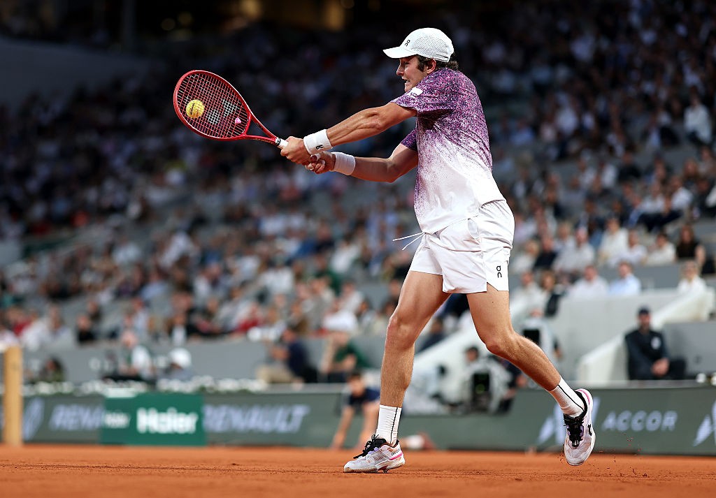 João Fonseca e Jakub Mensik fazem duelo da nova geração nas quartas de Roland Garros