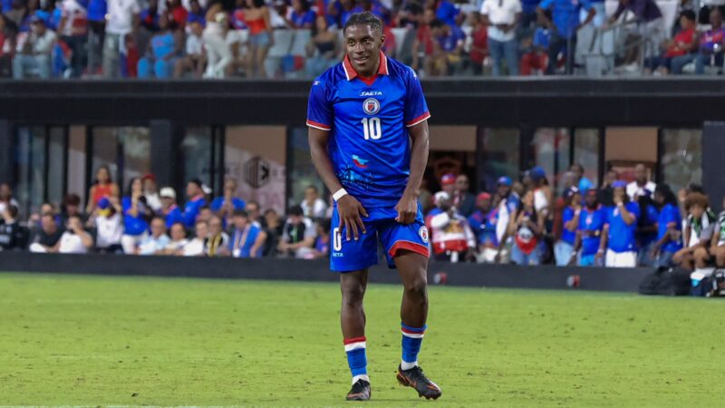 Fifa alega mensagem política e pede mudança na camisa do Haiti; entenda polêmica