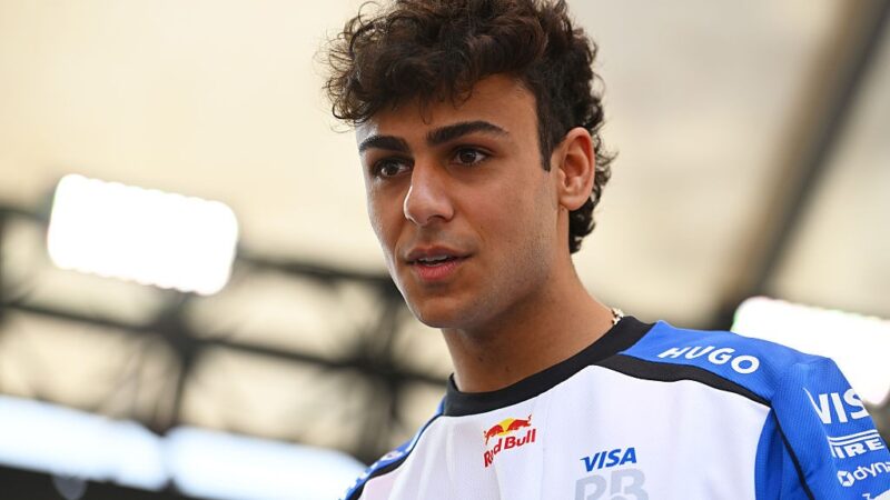Único calouro da F1 2026, Lindblad cita desinteresse por glamour de Mônaco