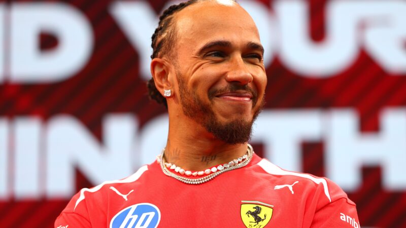 Hamilton repete tática que “rendeu” pódios e dispensa simulador da Ferrari em Mônaco